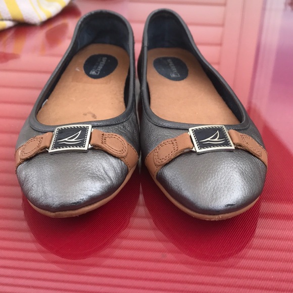 Sperry silver leather flats super comfortable - Picture 6 of 8